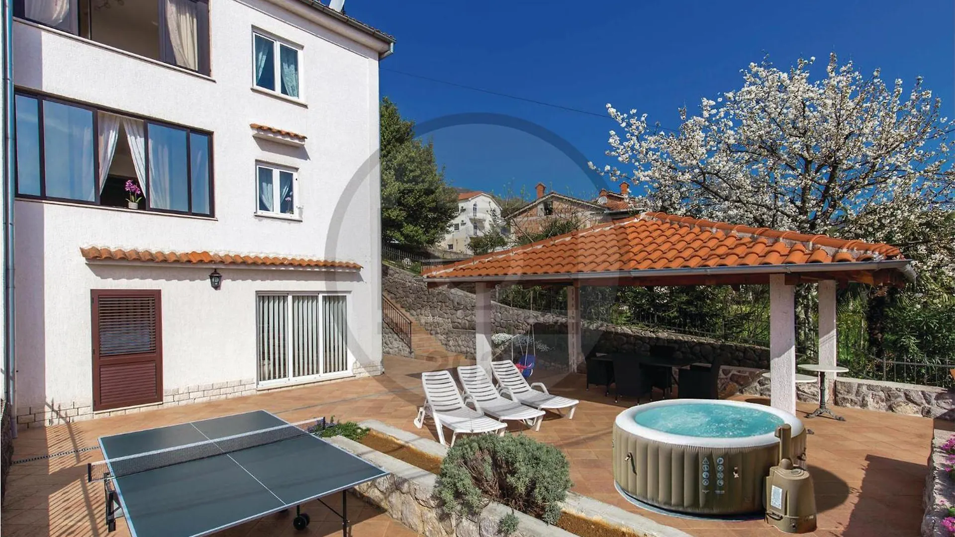 Gorgeous Apartment In Lovran With Jacuzzi