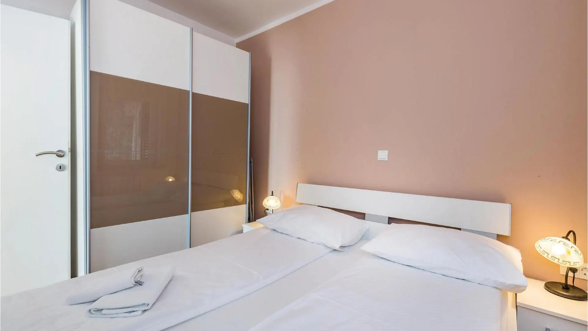 Gorgeous Apartment In Lovran With Jacuzzi